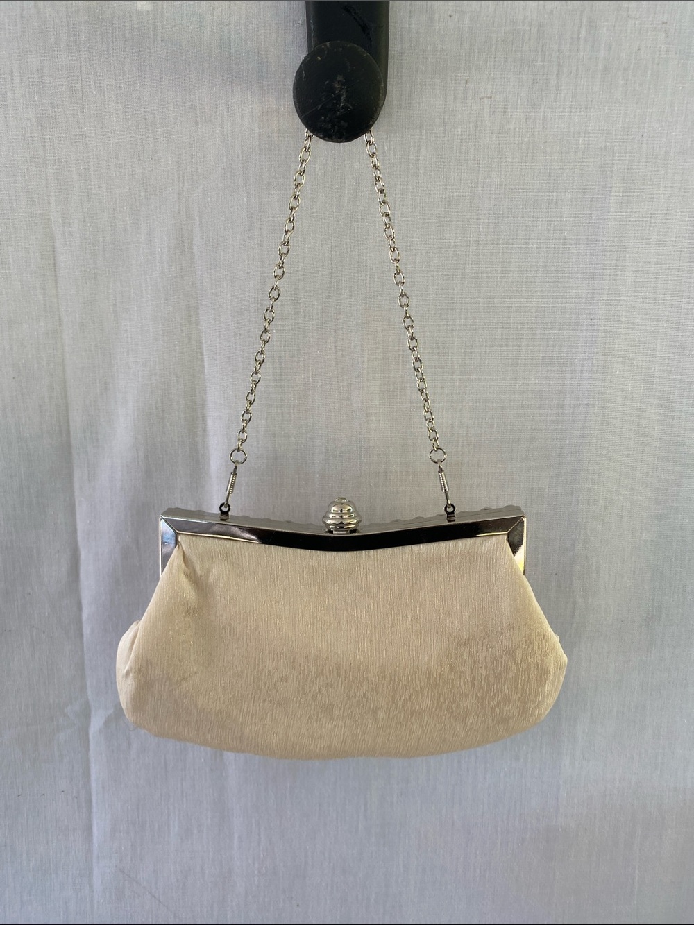 Elegant Cream Evening Clutch with Silver Chain - Picture 2 of 5